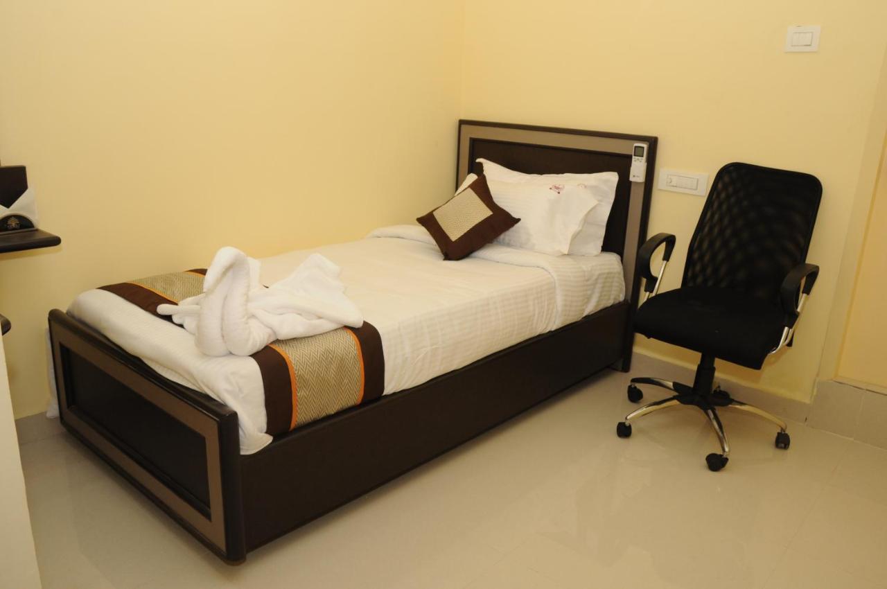 Saibala Transit Hotel Ченнаи Экстерьер фото